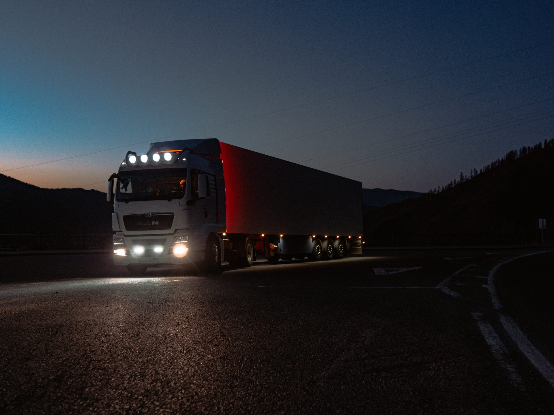 Mr Move Worldwide truck on the road at dusk